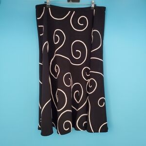 Allison Taylor Size 14 Black Skirt with White Accents